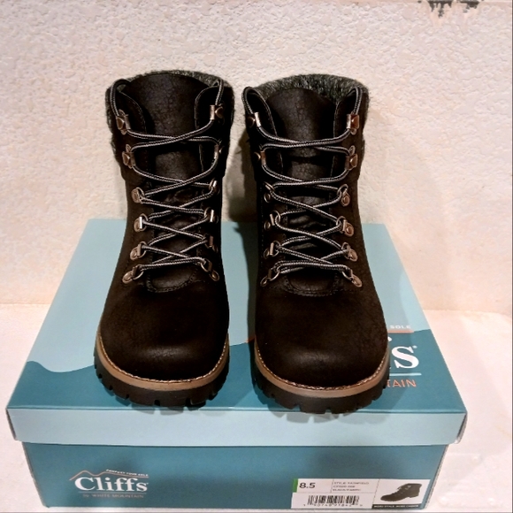 Cliffs by White Mountain - Picture 2 of 4